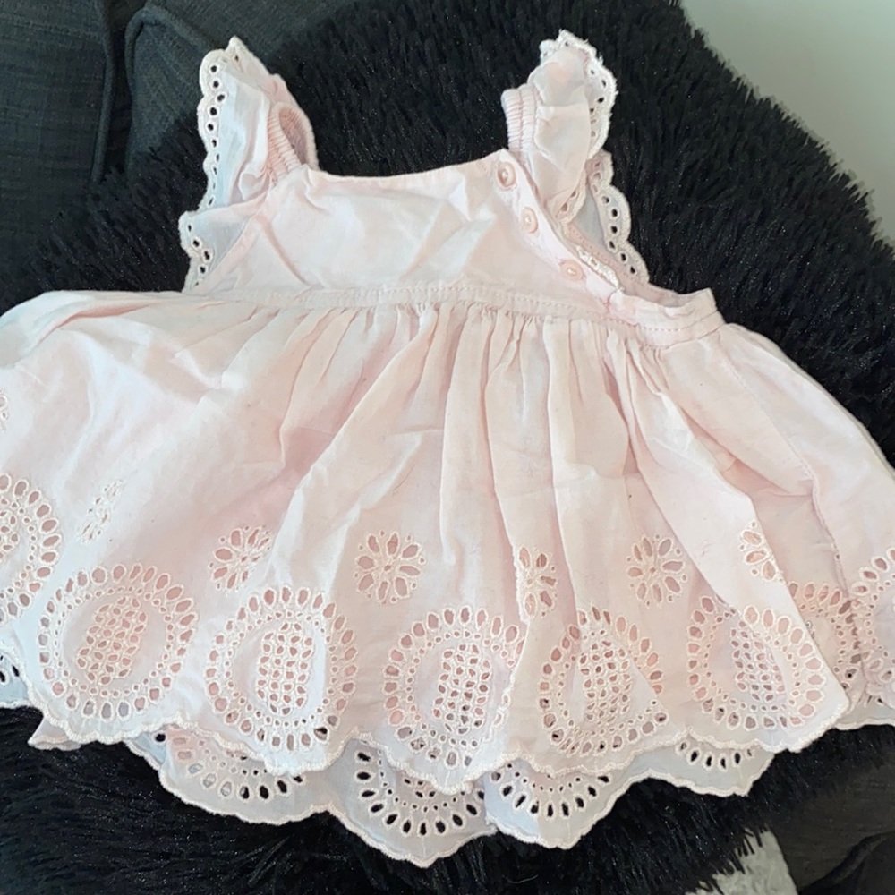 Girl’s 9-12 months
